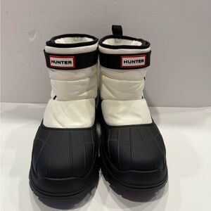 Hunter Womens Short Buckle Snow White Black Boots Size 11 NWT